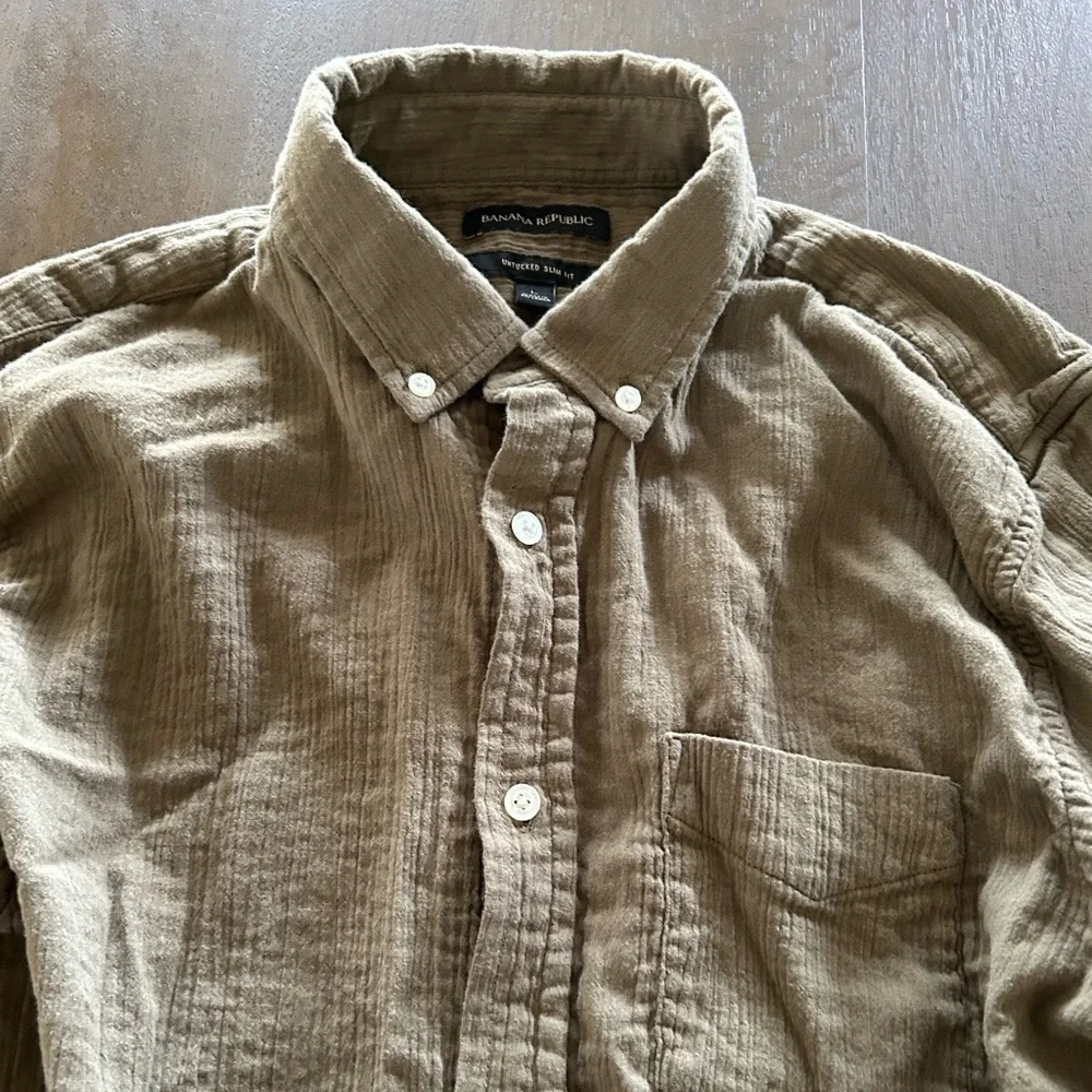 Banana Republic olive green untucked slim fit cotton lined casual button down